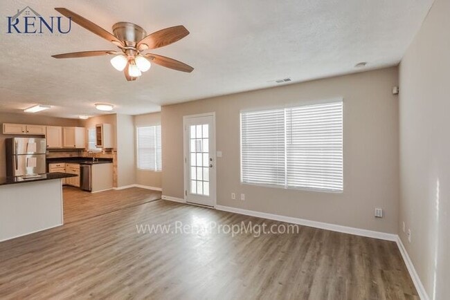 Building Photo - Now available 4 bedrooms 2.5 baths