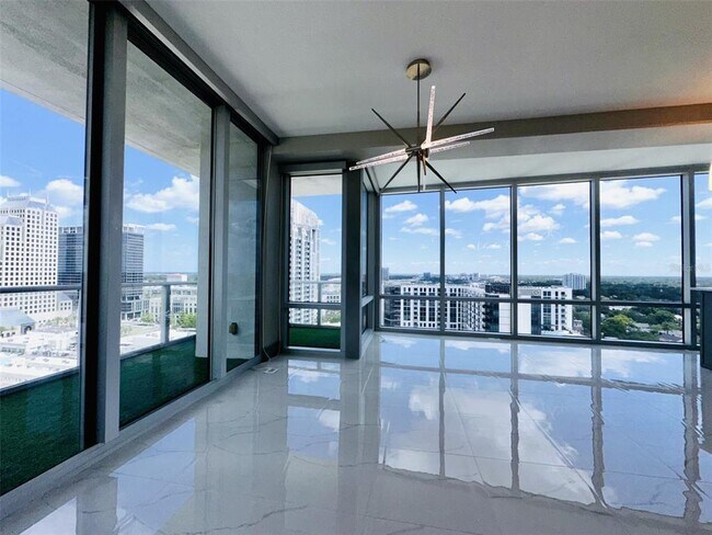 Foto del edificio - 150 E Robinson St