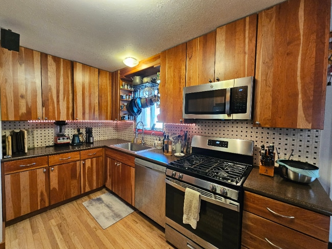 Photo - 880 35th St House