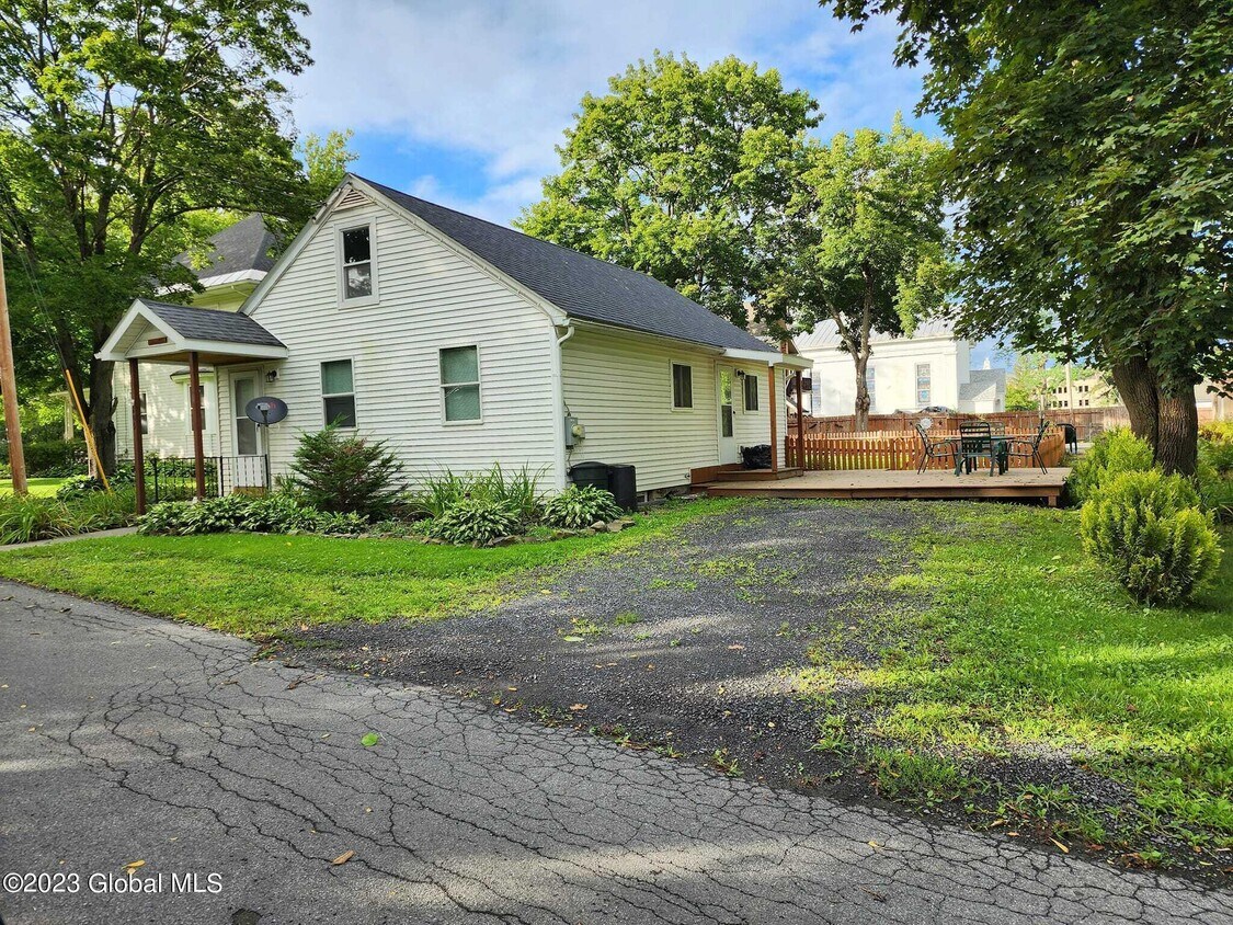 Primary Photo - 105 Hilgert Pkwy
