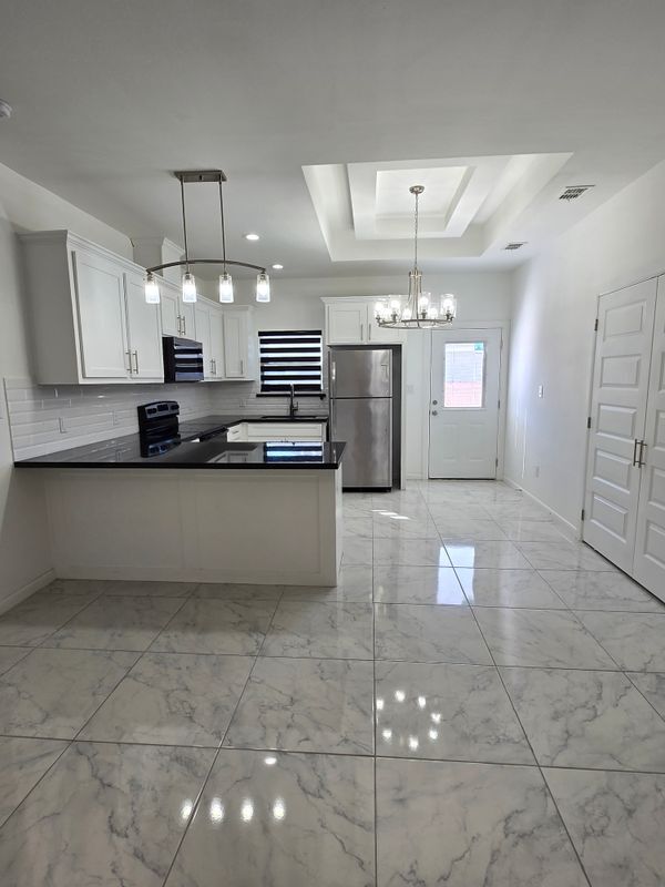 Foto del edificio - 918 N Woodson Ave