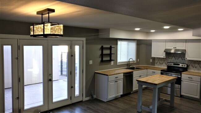 Kitchen / Dining Room - Back Entrance - 6151 N Granite Reef Rd