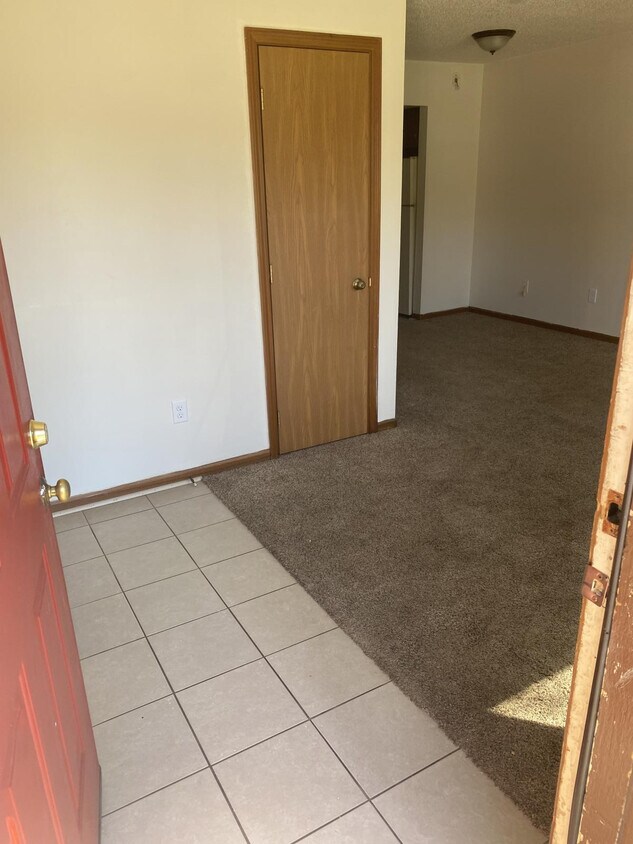 709 E Seneca St Unit F, Albion, IN 46701 709 E Seneca St Albion, IN