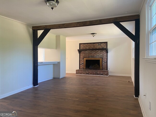 Building Photo - 421 Avera Ln