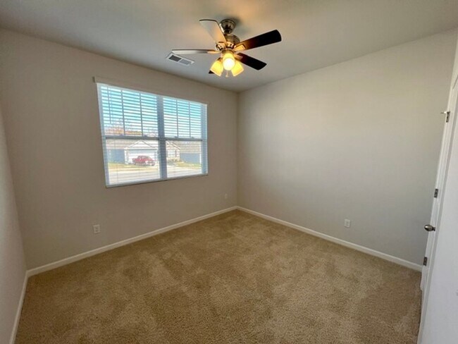 Building Photo - 3 Bed 2 Bath in Lebanon, Like New Home in ...