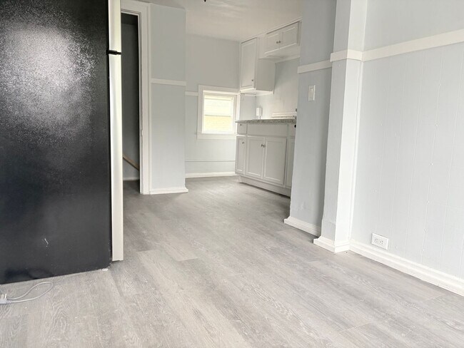 Foto del edificio - 3711 E 55th St