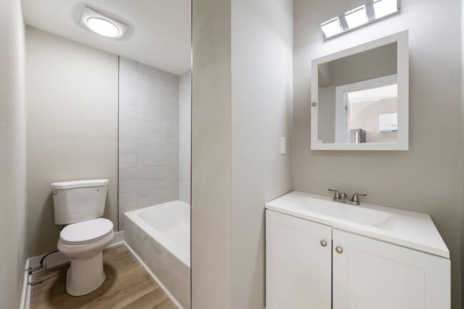 50 1/2 Common St - 50 1/2 Common St Apartment