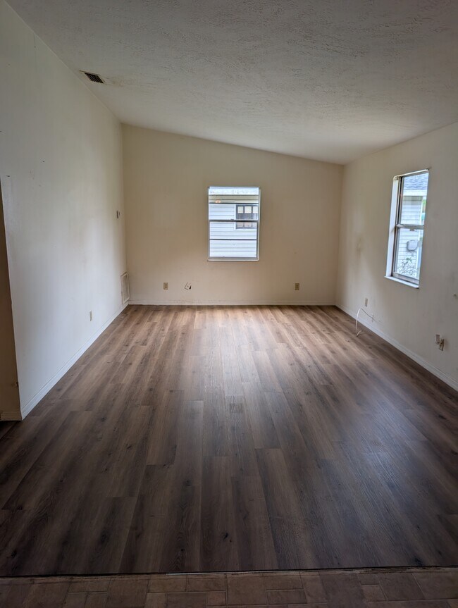 Foto del edificio - 11851 Illinois St