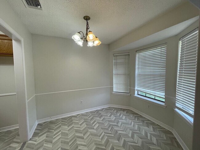 Foto del edificio - Brookhaven Estates Charmer!