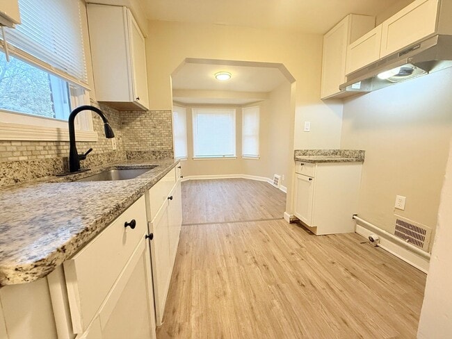 Foto del edificio - This beautifully updated 3-bedroom, 1-bath single-family home is ready for move-in!