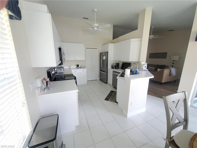 Building Photo - 14560 Glen Cove Dr