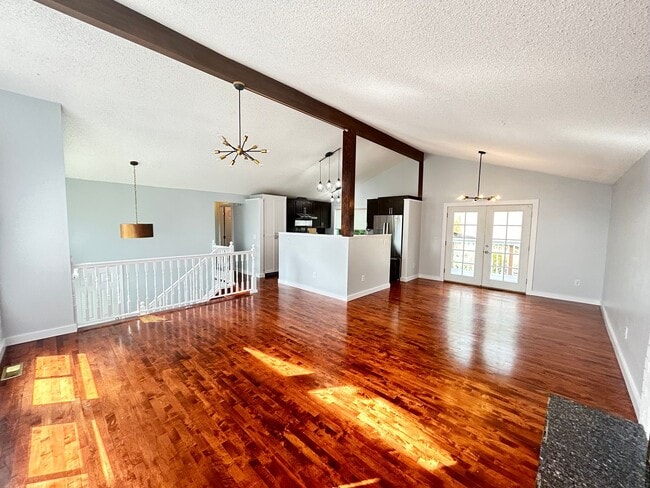 Building Photo - Spacious West Hill Gem – 4 Bed, 3 Bath wit...