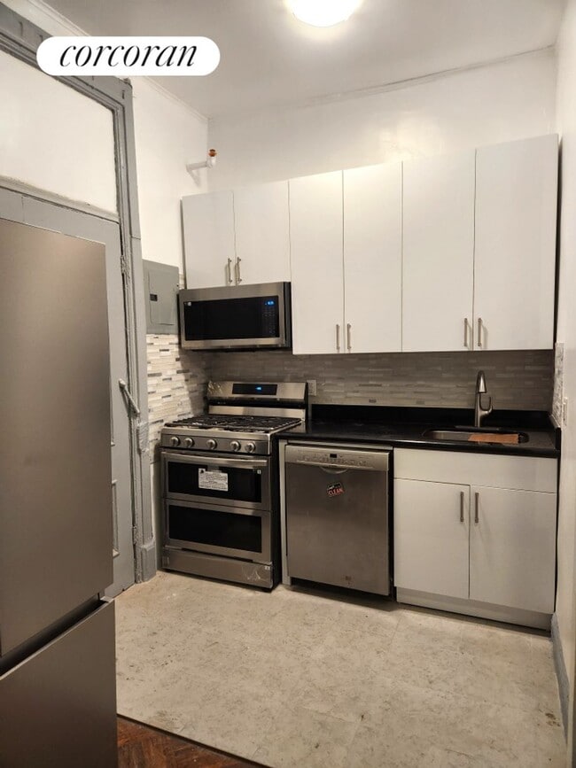 Building Photo - 204 Lincoln Pl