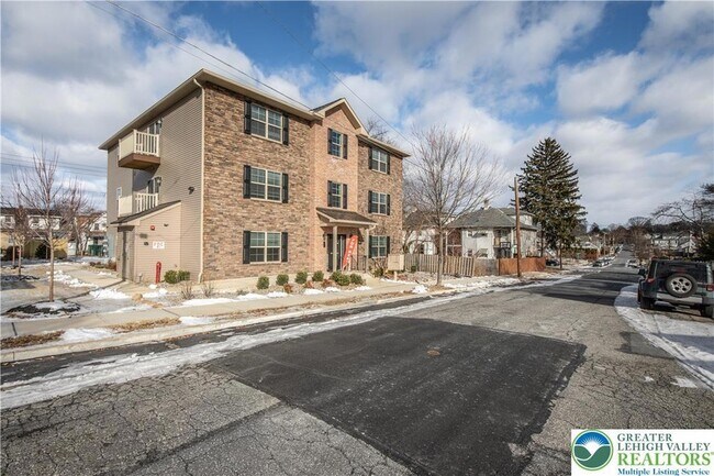 Foto del edificio - 1513 Maple St