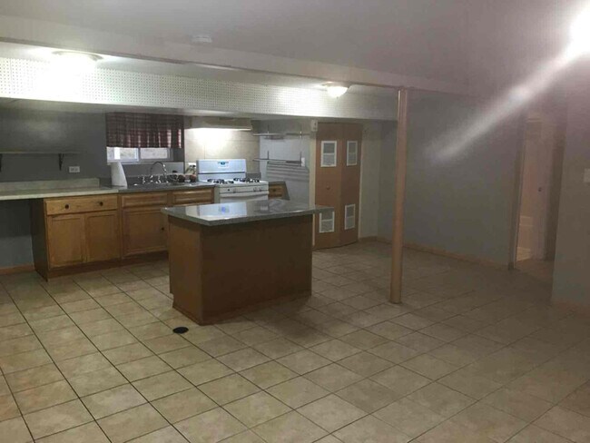 Foto del edificio - 4832 W Oakdale Ave