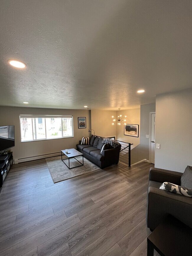 Foto del edificio - 1/2 Duplex in the very desirable West Arva...