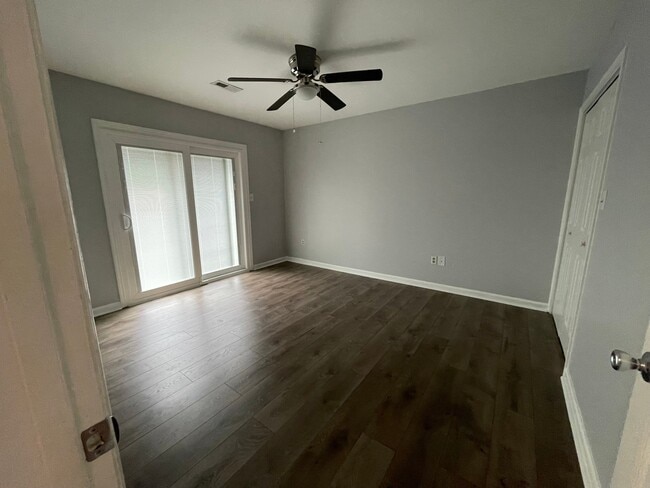 Building Photo - 117 Stone Tree Dr