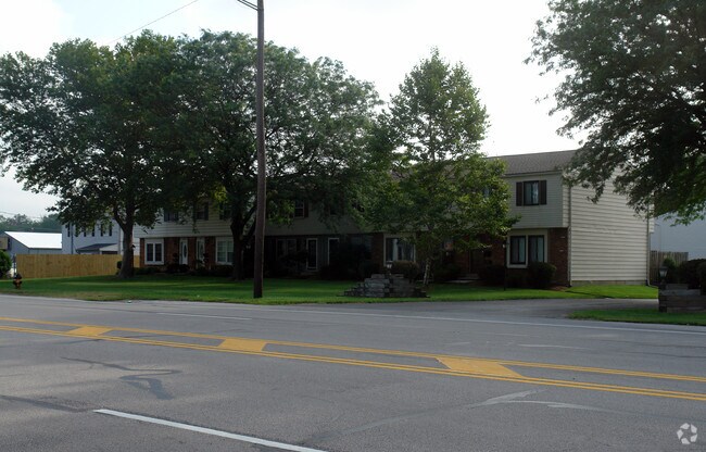 Building Photo - 6042 N Summit St