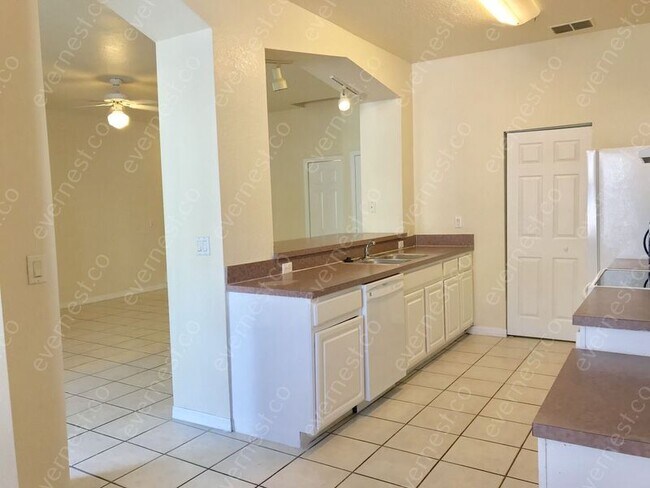 Foto del edificio - 5060 Sunridge Palms Dr