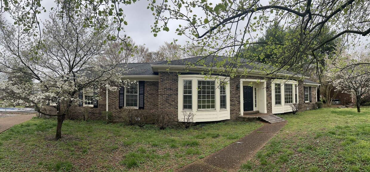 Foto principal - Newly Renovated Home on Quiet Neighborhood