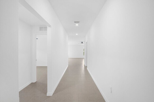 Foto del edificio - Brand New construction 4 bedrooms 2 bathrooms in North Fort Myers