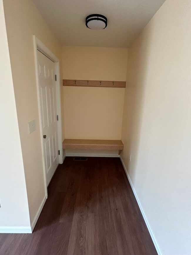 Building Photo - Beautiful 3 bed, 2 bath Hamilton home