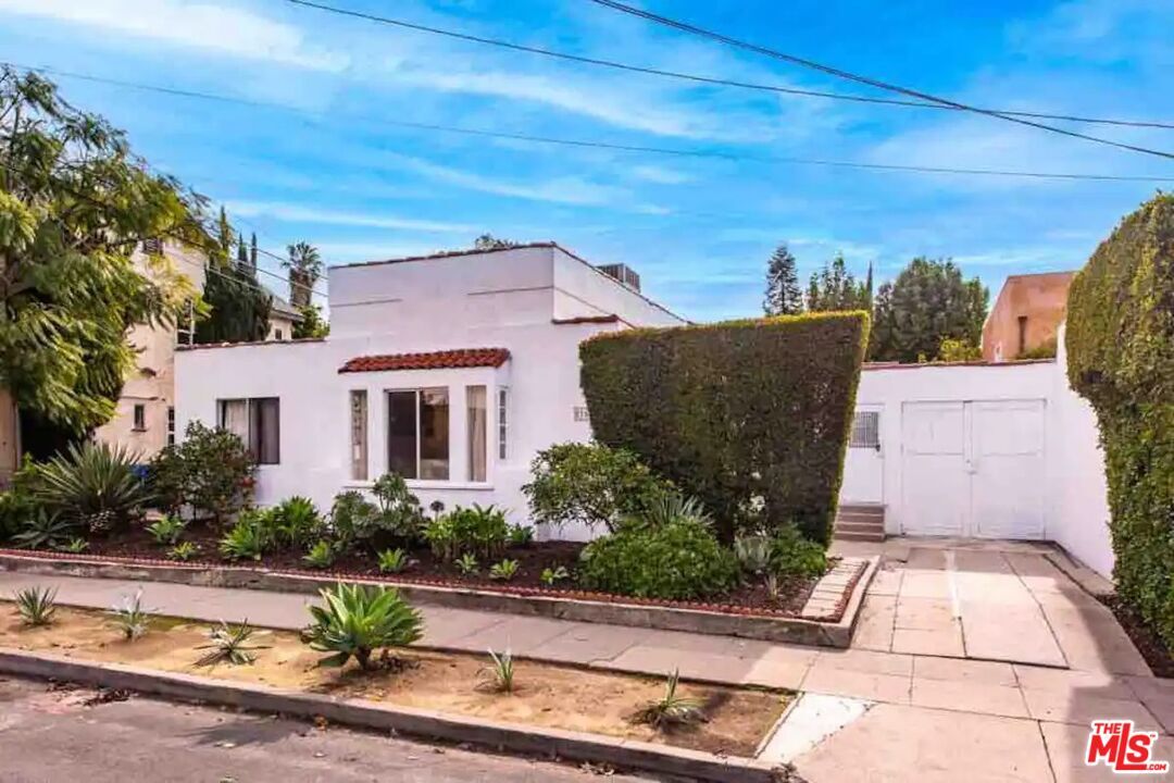 Foto principal - 8164 Waring Ave
