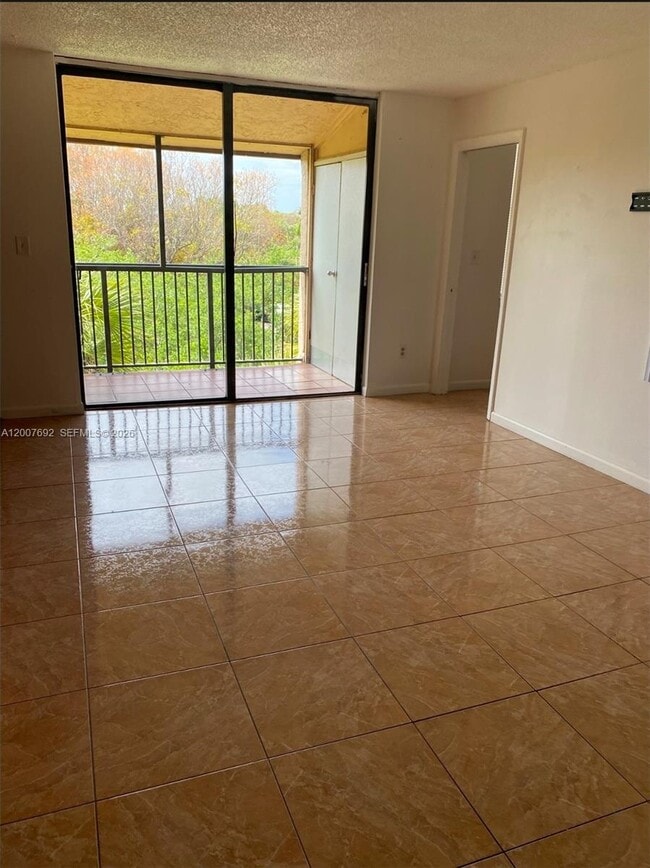 Foto del edificio - 14201 N Kendall Dr