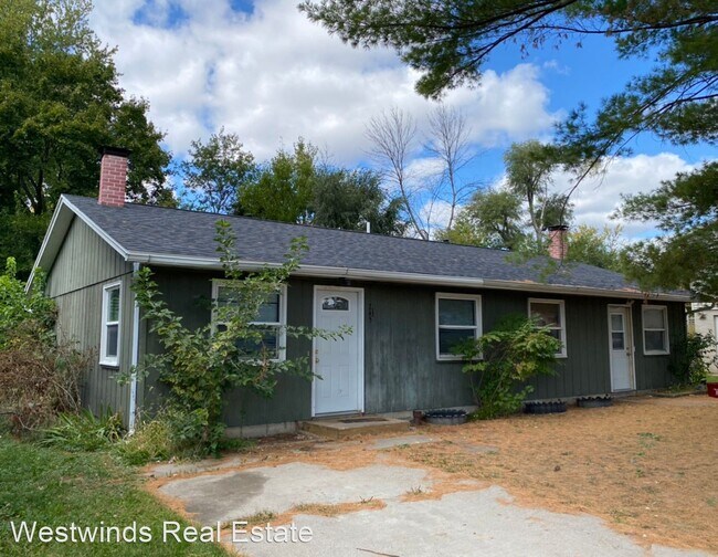 Building Photo - 2 br, 1 bath House - 245 1/2 S. Chestnut S...