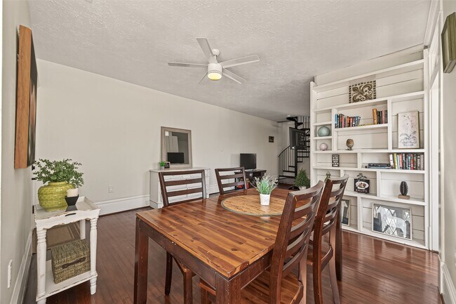 Foto del edificio - 324 W Alabama St