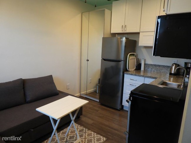 Building Photo - 1 br, 1 bath Apartment - 5013 Crestview Dr