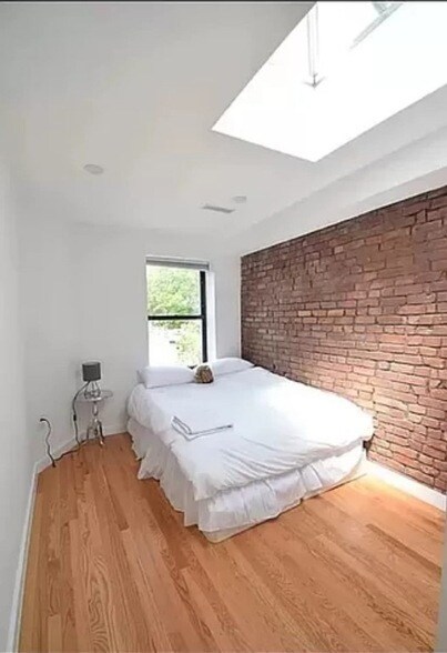 Foto del edificio - 365 Macon Street Unit 2