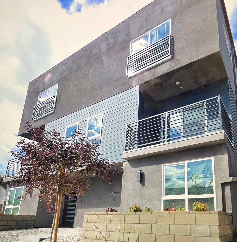 5651 FAIR AVENUE** MODERN SPACIOUS - 5651 Fair Ave
