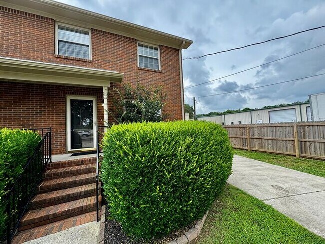 Building Photo - Townhome with attached garage near Tech Corridor and Research Park