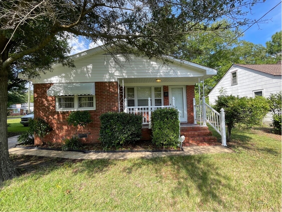 Foto principal - 1710 Murchison Rd