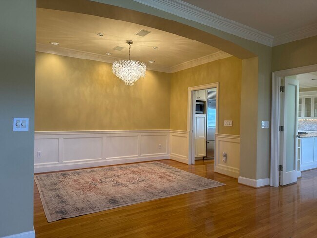 Foto del edificio - Exceptional 3 bed, 3 bath in Houghton Kirk...