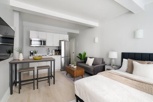 Building Photo - 240 W 73rd St