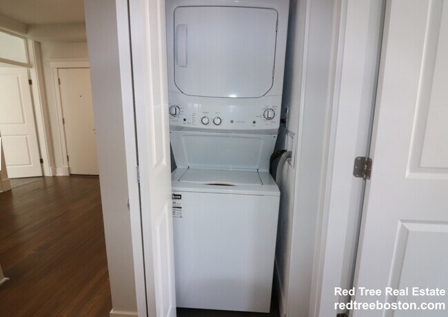 Foto del edificio - 81 Park Dr