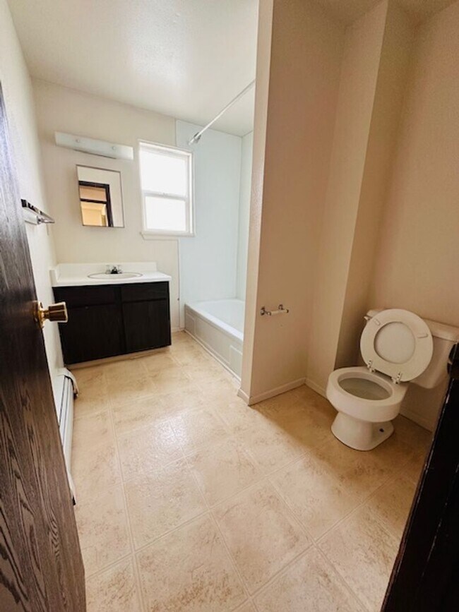 Foto del edificio - Available Now!!!