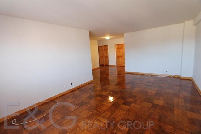 Foto del edificio - 183-11 Hillside Avenue
