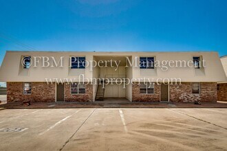 Building Photo - 825 Tehuacana Hwy