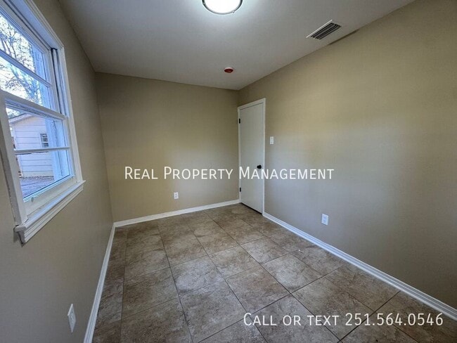 Building Photo - 6805 Stinson Ct