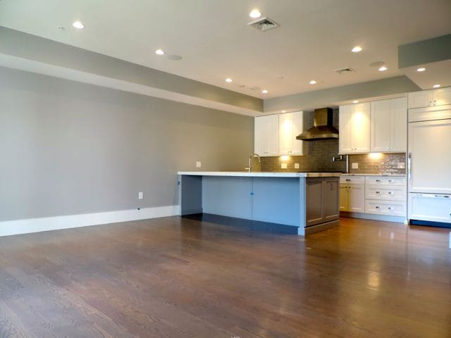 Foto del edificio - 621 E 1st St