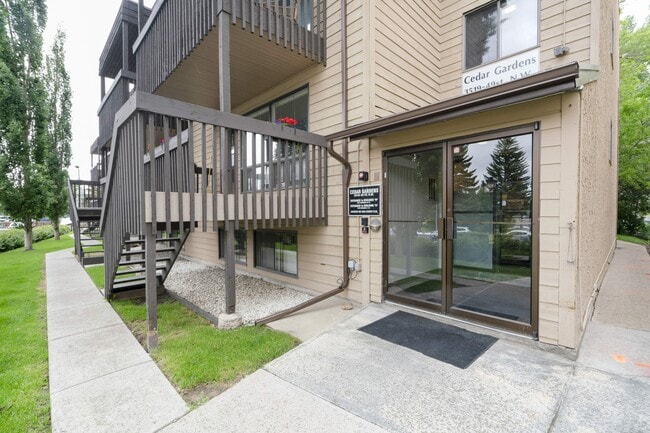 Photo du bâtiment - 3519-3519 49 St NW