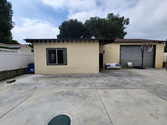 Building Photo - 10528 Tuxford St