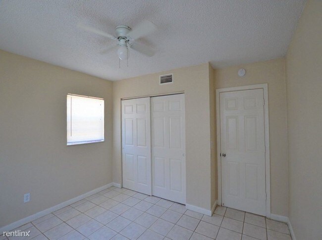 Building Photo - 6580 SW 20th St