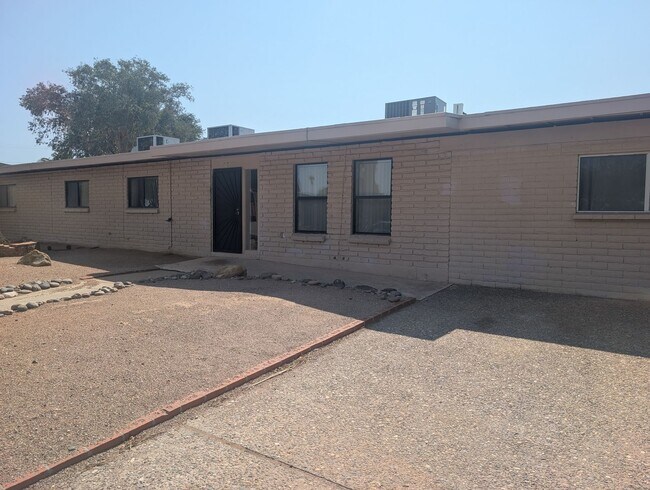 Foto del edificio - 2319 N Sonoita Ave