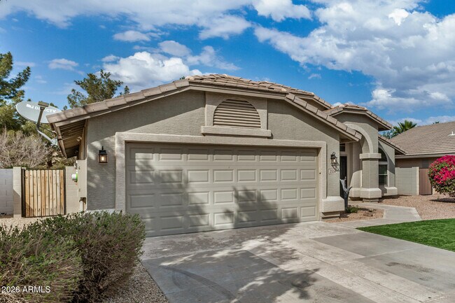 Building Photo - 2334 E Rawhide St