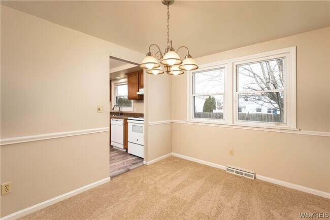 Foto del edificio - 146 Jeanmoor Rd