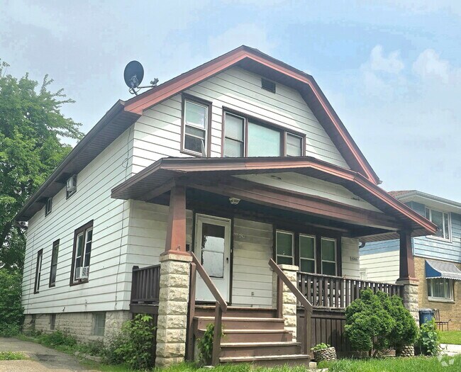 Building Photo - 428 S 70th St